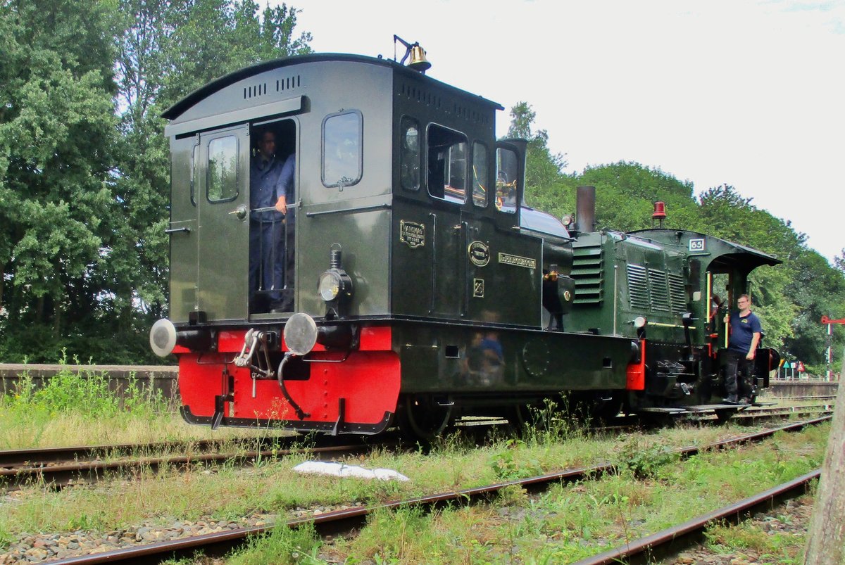 Back home and guest: SHM-26 used to be deployed in Southern Limburg on local steam tram lines and was guest at the ZLSM on 8 July 2017, seen here at Simpelveld. Here she hauls a Sik (Goat) through the ZLSM's  areal.