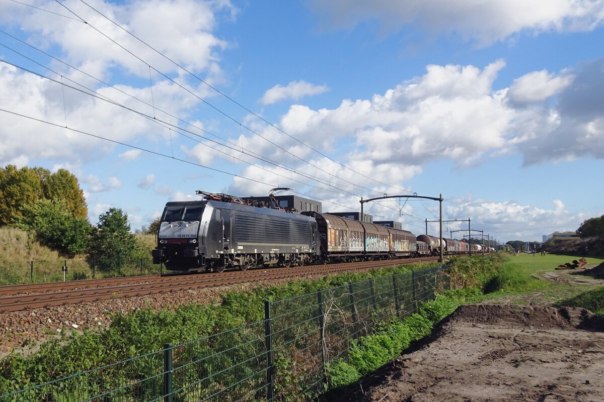Back to DB cargo: MRCE 189 094 returned in September 2021 to DB Cargo after long years in MRCE ownership and passes Tilburg-Reeshof on 15 October 2021.