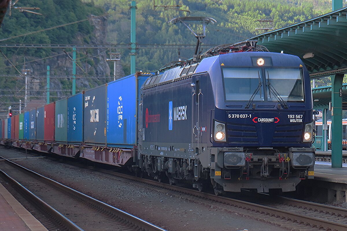Bahnoperator Polska 5 370 037 (the official number, displayed as part of the EVR number on the side opf the loco) WOITEK starts up at Decin hl.n. on 27 May 2025.