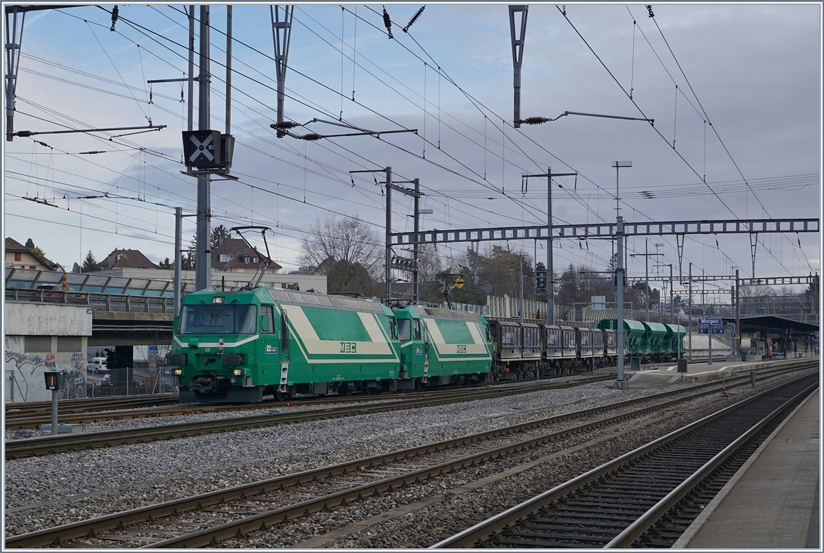 BAM Ge 4/4 21 and 22 with a Cargo Servioce from Gland to Apples in Morges. 

22.02.2017