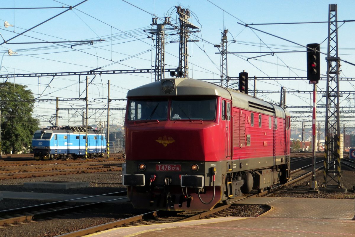 Bardotka T478 1215 runs round through Praha hl.n. on Sunday 20 September 2020. Each Sunday KZC Doprava deploys museum stock on at least three special trains to and from Praha hl.n.