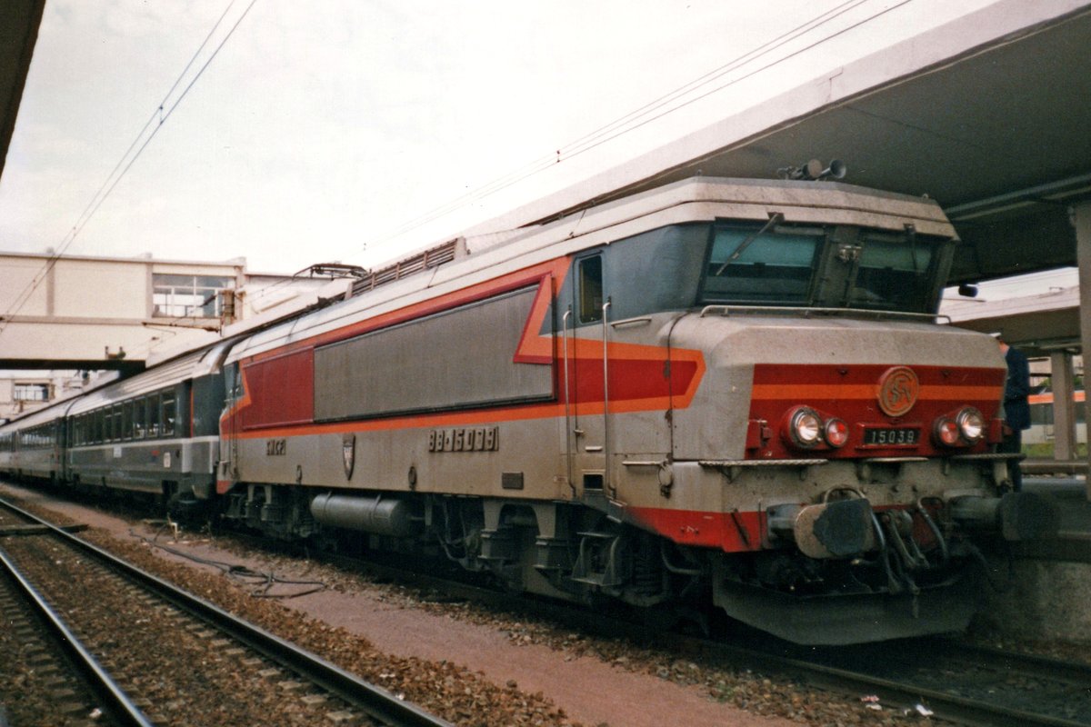 BB 15039 stands in Mulhouse on 26 July 1998.