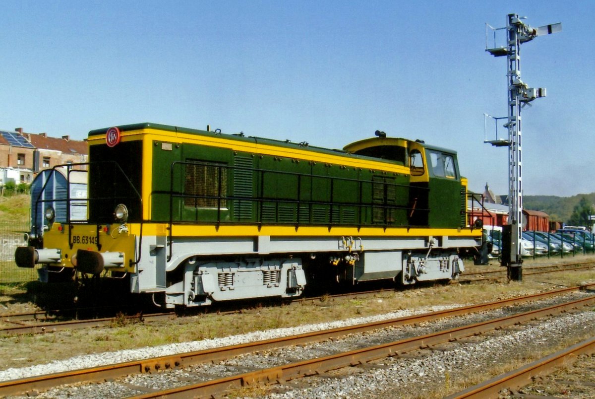 BB 63149 is owned by the CFV3V and stands in Treignes on 26 September 2009.