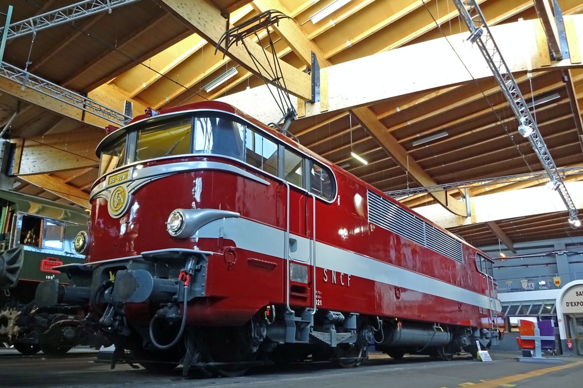 BB 9291 stands in the Cité du Train in Mulhouse and is photographed on 30 May 2019. Due to the tricky position, no better shot than this frog's  perspective could be taken.