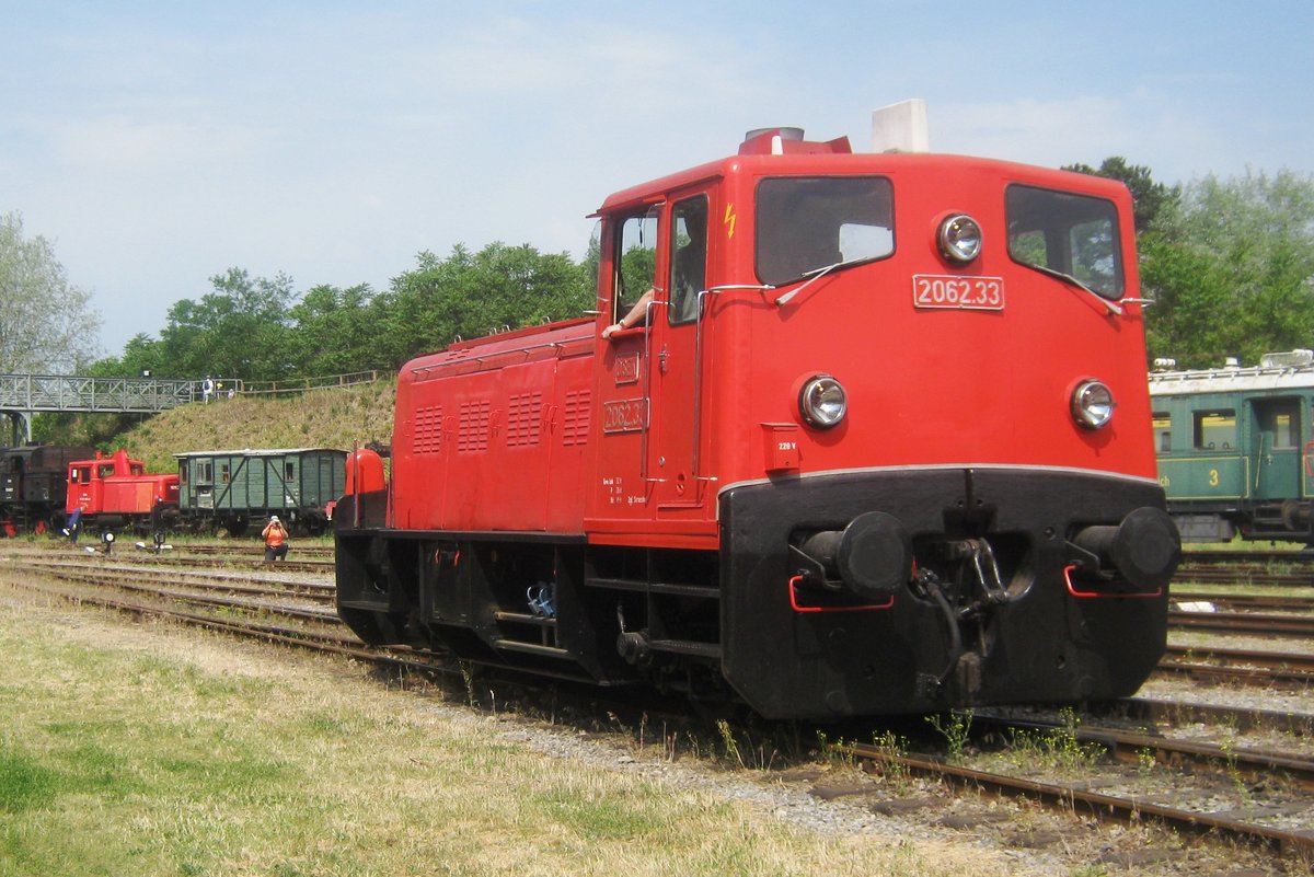 BBÖ 2062.33 stands in the Heizhaus Strasshof on 28 May 2012.