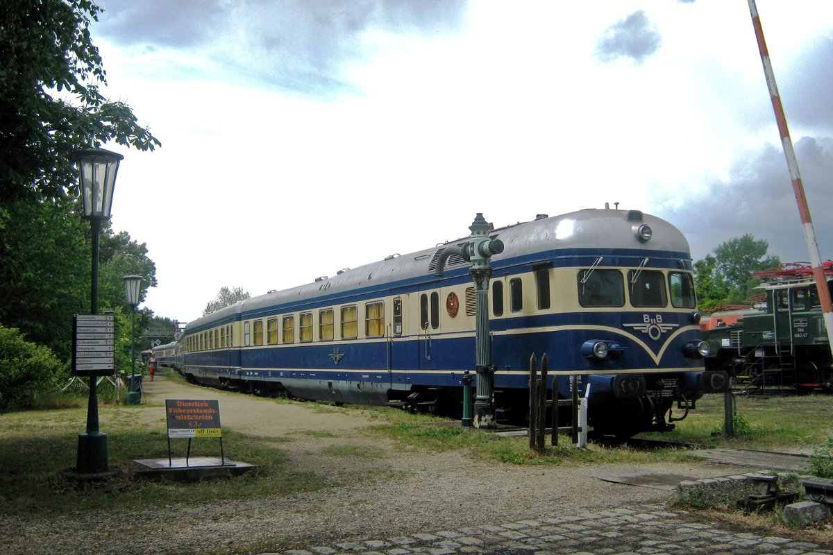 BBÖ 5145.14 stands in the Heizhaus Strasshof on 28 May 2012.