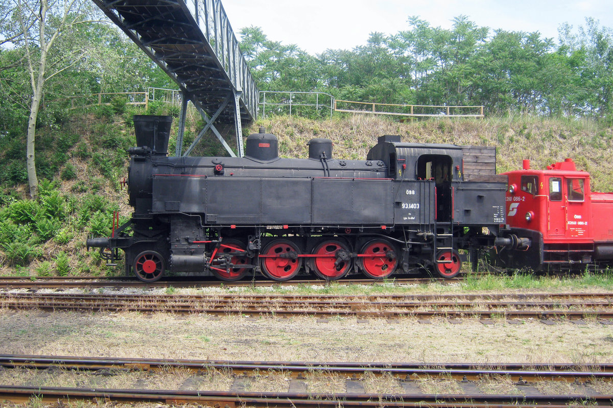 BBÖ 93.1403 stands in the Heizhaus Strasshof on 28 May 2012.