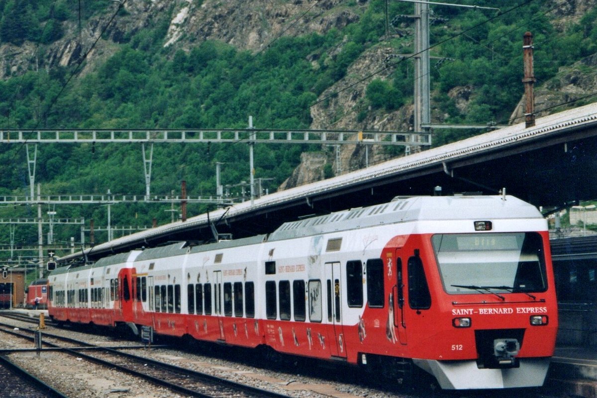 Bernard express 525 512 stands in Brig on 20 May 2006.