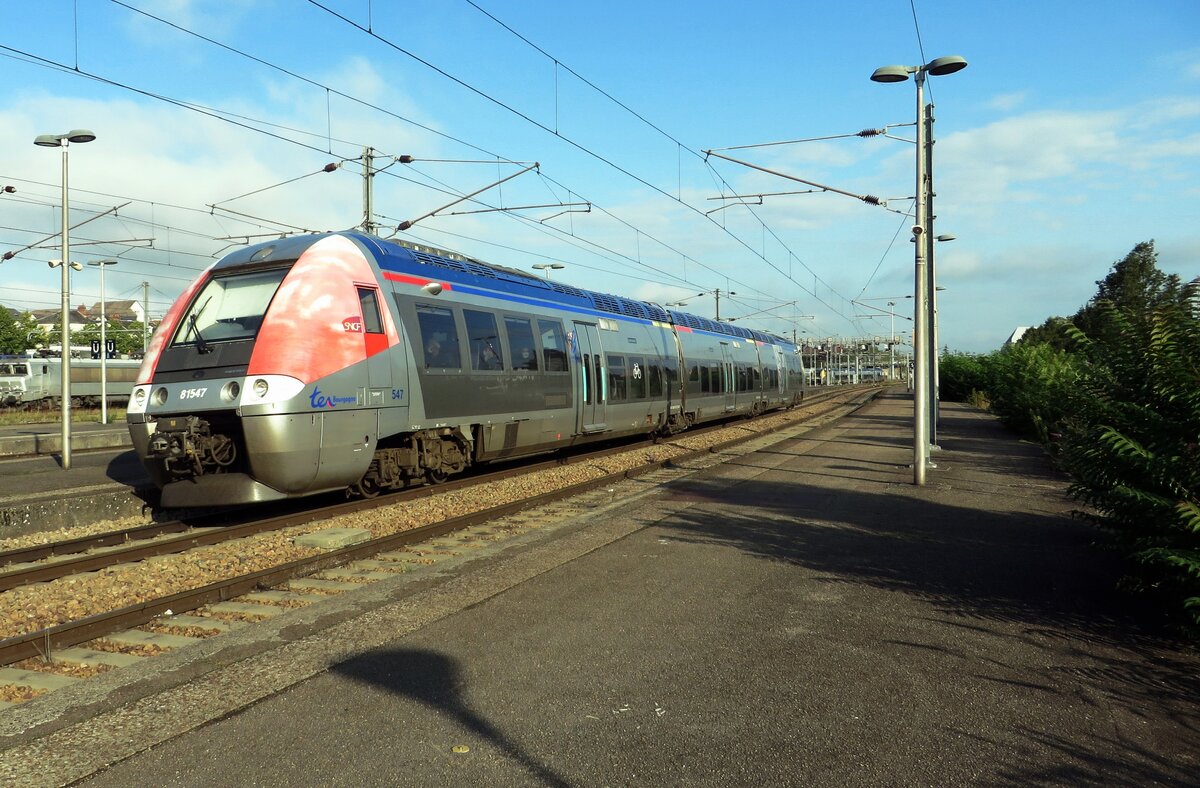 BiBi 81547 leaves Nevers on 18 September 2021 with a regional train to Dijon.