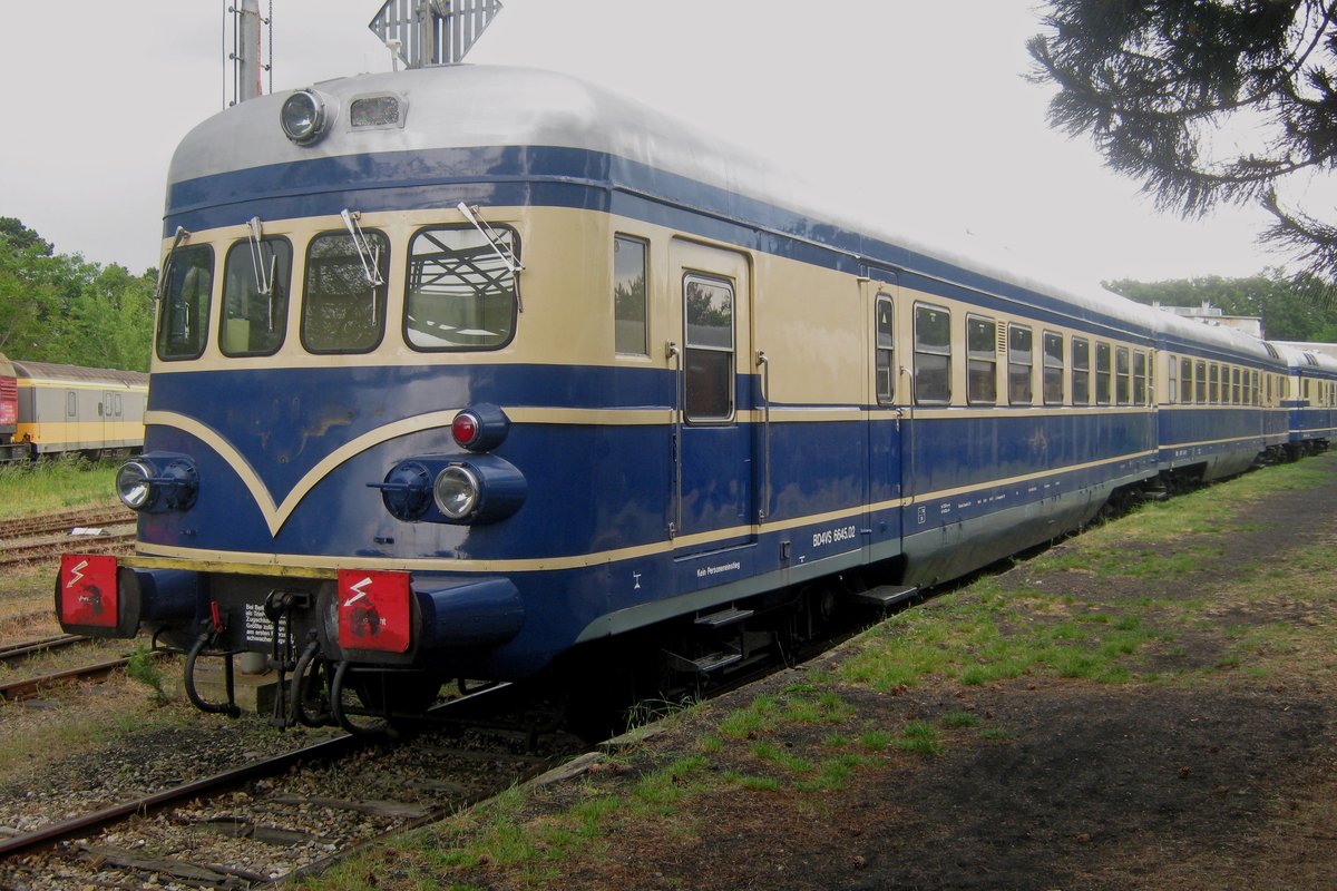 Blauer Blitz (Blue Flash) 6645.02 stands in the heizhaus Strasshof on 28 May 2012.