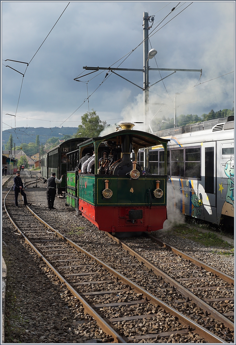 Blonay-Chamby Mega Steam festival 2018: The TS 60 (1998) from the Musée des Tramways à Vapeur et chemin de fer Secondaires française and the Blonay Chamby FP G 2/2 (1900) in Blonay. 20.05.2018