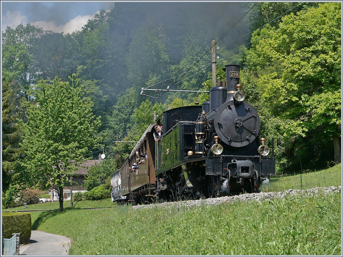Blonay-Chamby Mega Steam Festival 2018: The nice Ballenberg Dampfbahn G 3/4 208 on the way to Chamby by Blonay.
20.05.2018
