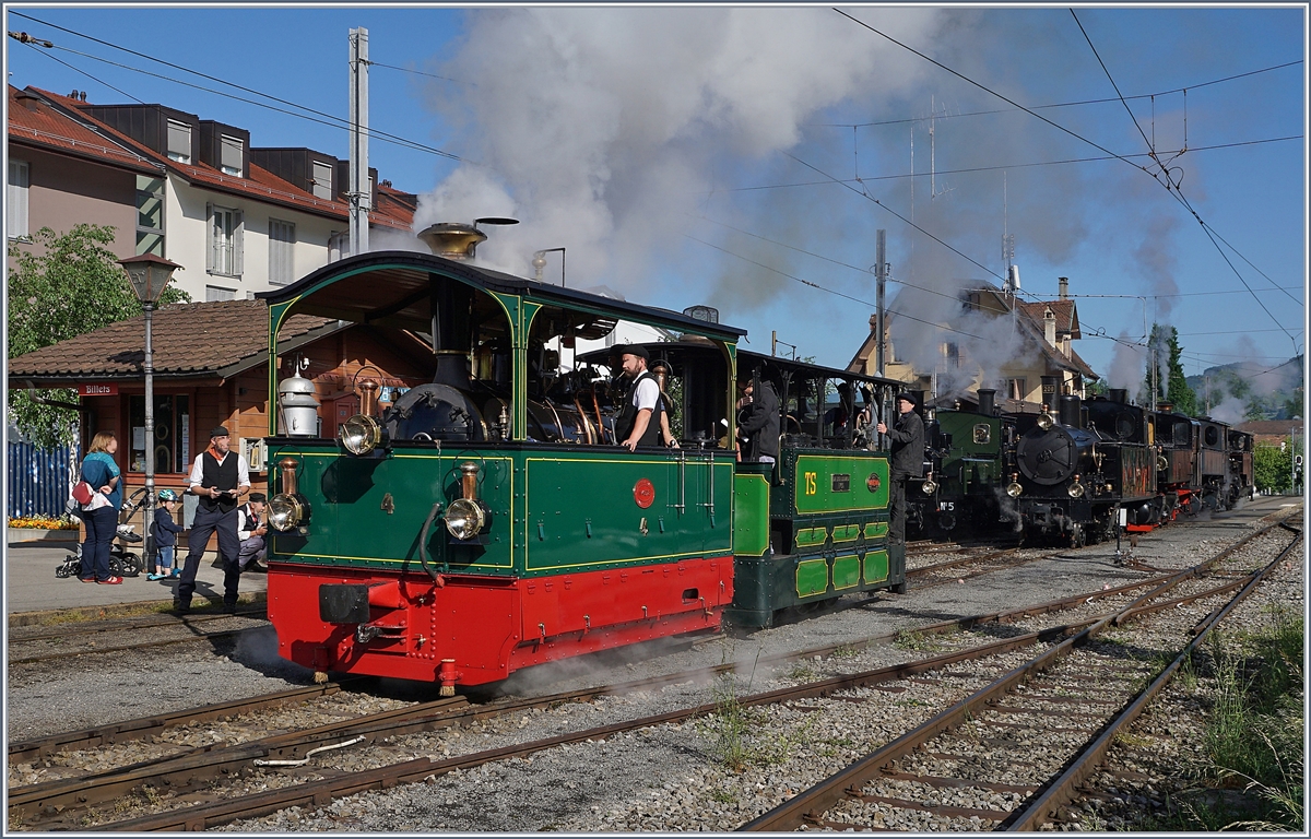 Blonay Chamby Mega Steam Festival: The FP 4 (1900) an the TS 60 (1898) are leaving Blonay.
11.05.2018