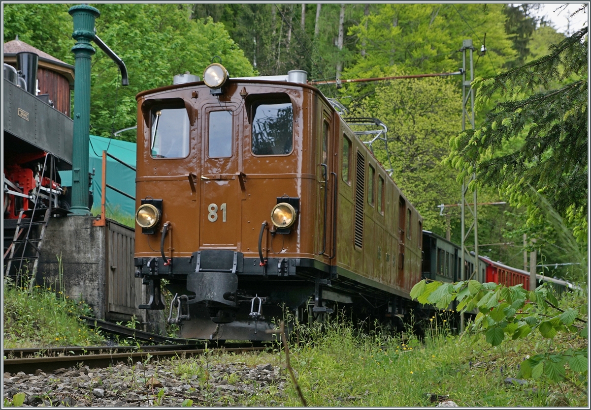 Blonay Chamby Nostalgie & Steam 2021: The Blonay-Chamby Bernina Bahn Ge 4/4 81 on the way to Blonay by Chaulin. 

24.05.2021