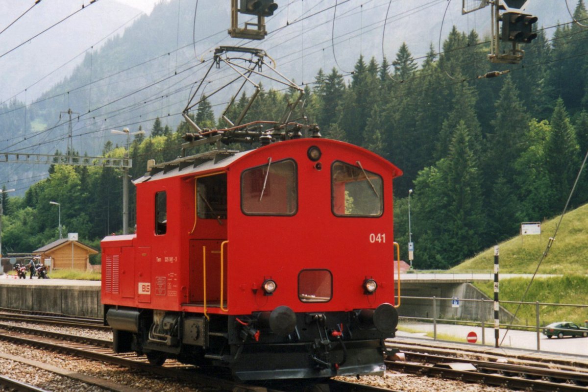 BLS 041 stands in Kandersteg on 24 July 2000.