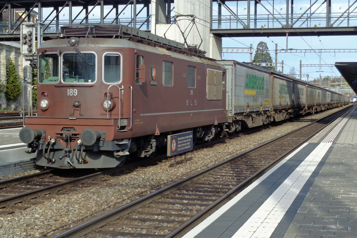 BLS 189 hauls the Ambrogio shuttle htrough Spiez on 13 May 2010.