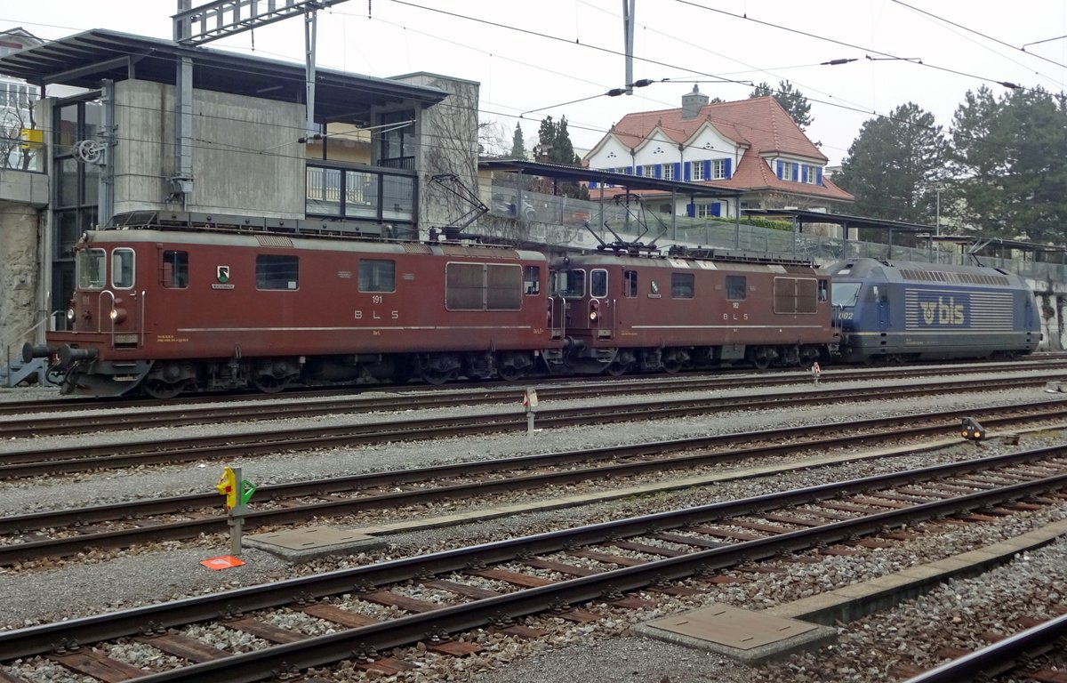 BLS 191 stands with a loco train at Spiez on 2 January 2020.