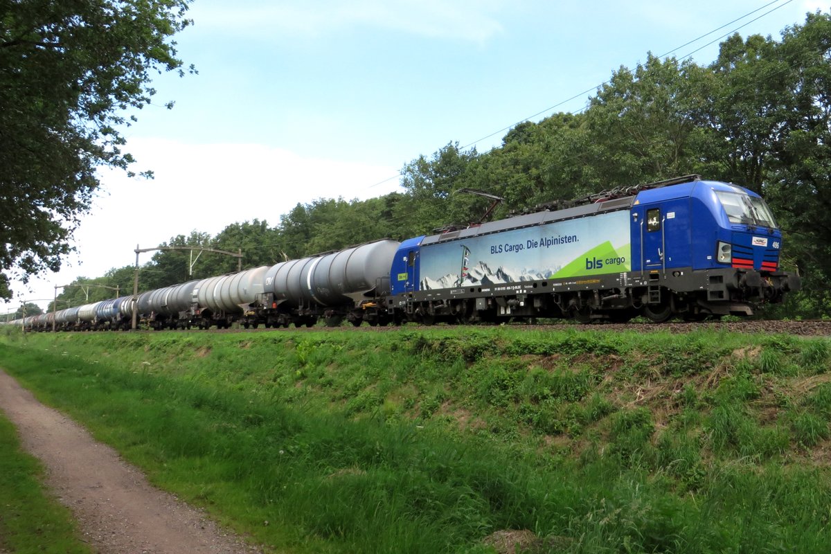 BLS 193 496 hauls a tank train htrough Tilburg Oude Warande on 19 July 2020.