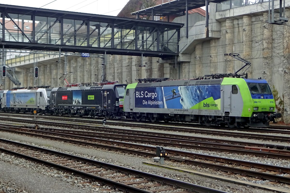 BLS 485 016 rests with some other engines at Spiez on 2 January 2020, before engaging in a new year full of action.