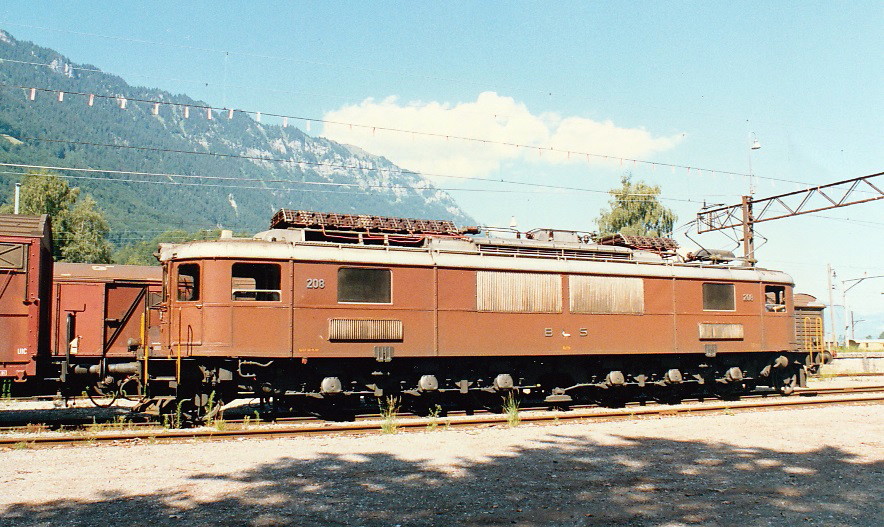 BLS Ae 6/8 Nr. 208 switching some wagons in the yard near joint  BLS/SBB-CFF(*)/BOB  station Interlaken-Ost, August 1993 (* today ZB)