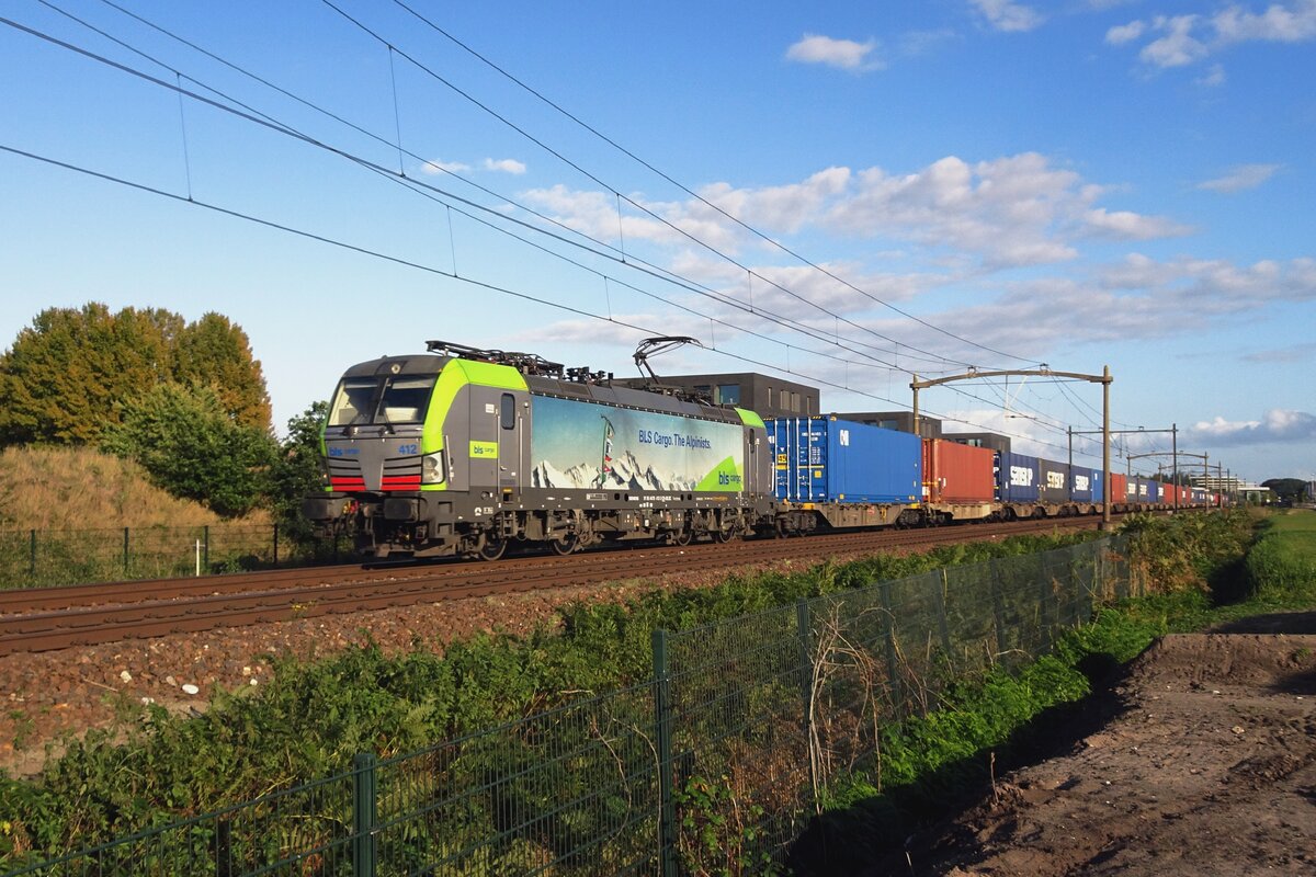 BLS Cargo 475 412 passes Tilburg-Reeshof on 15 October 2021.