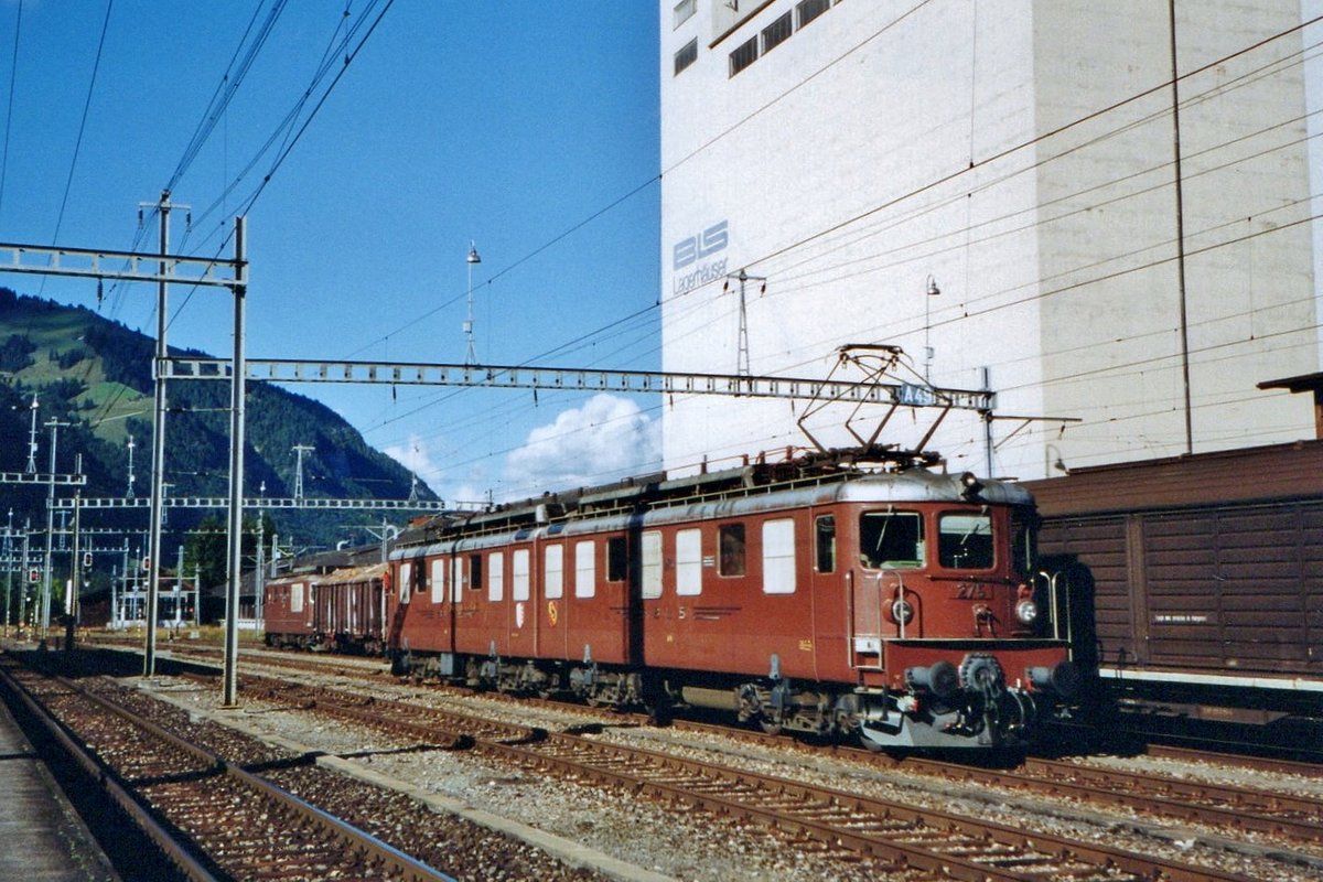 BLS double loco 275 stands in Frutigen on 24 July 2000.