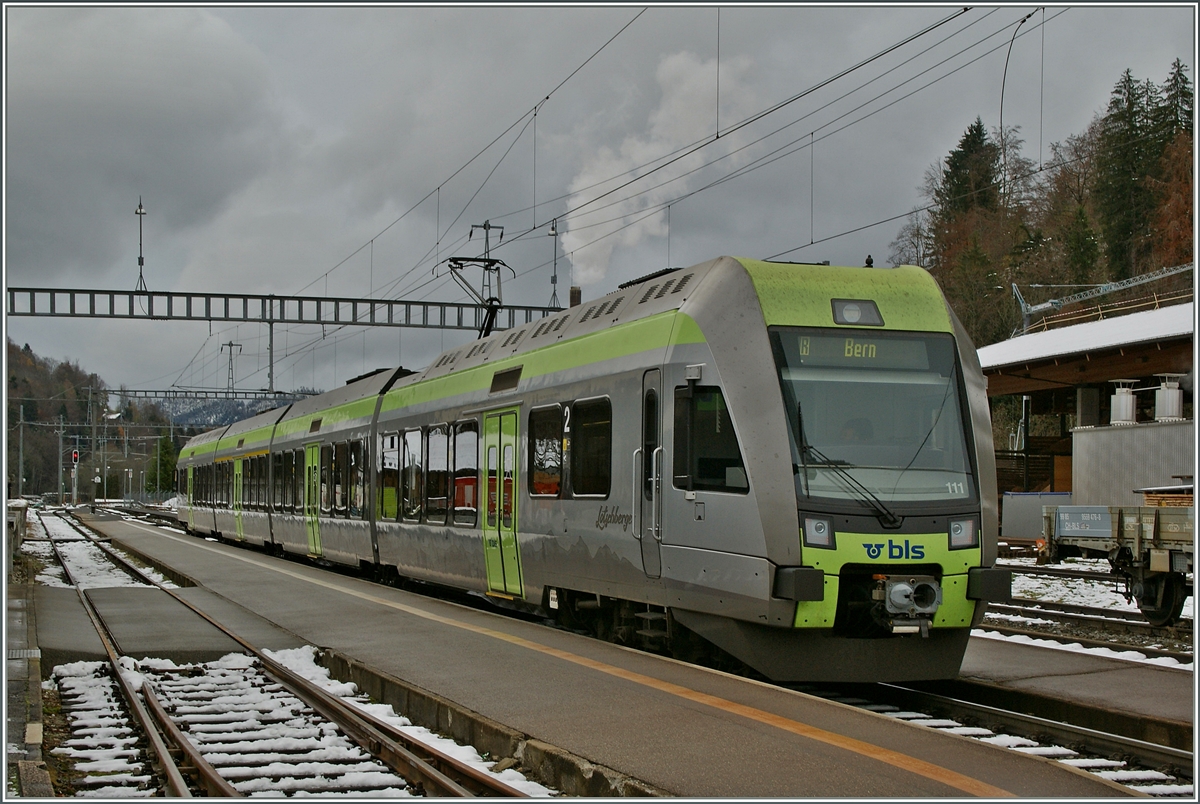 BLS  Lötschberger  from Zweisimmen to Bern by his stop in Erlenbach.
24.11.2013