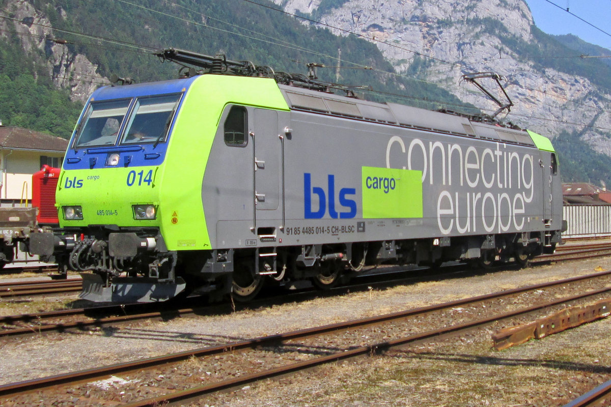 BLS on the Gotthard line: 485 014 runs light at Erstfeld and joins the condition rides of older locos of SBB Historic stationed at Erstfeld on 6 June 2015.