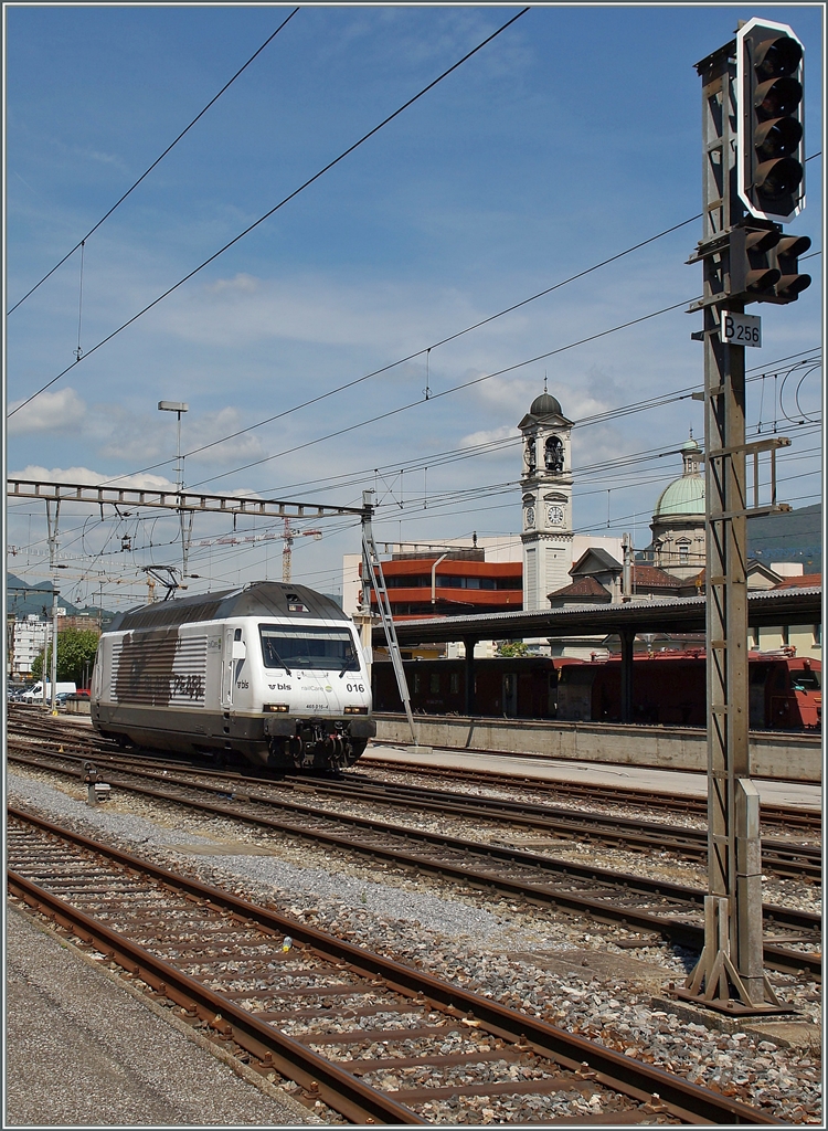 BLS Re 465 016-4  Black Pearl  in Chiasso. 
05.05.2014