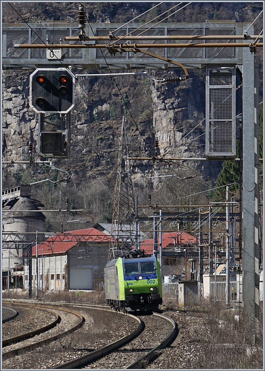 BLS Re 485 002-0 at the Varzo Station.
11.03.2017