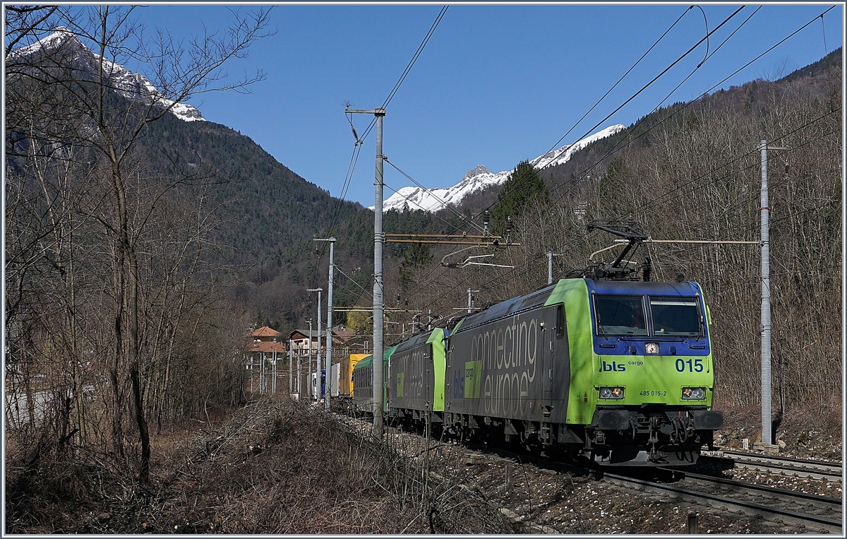 BLS Re 485 015-2 and an other one by Varzo.
11.03.2017