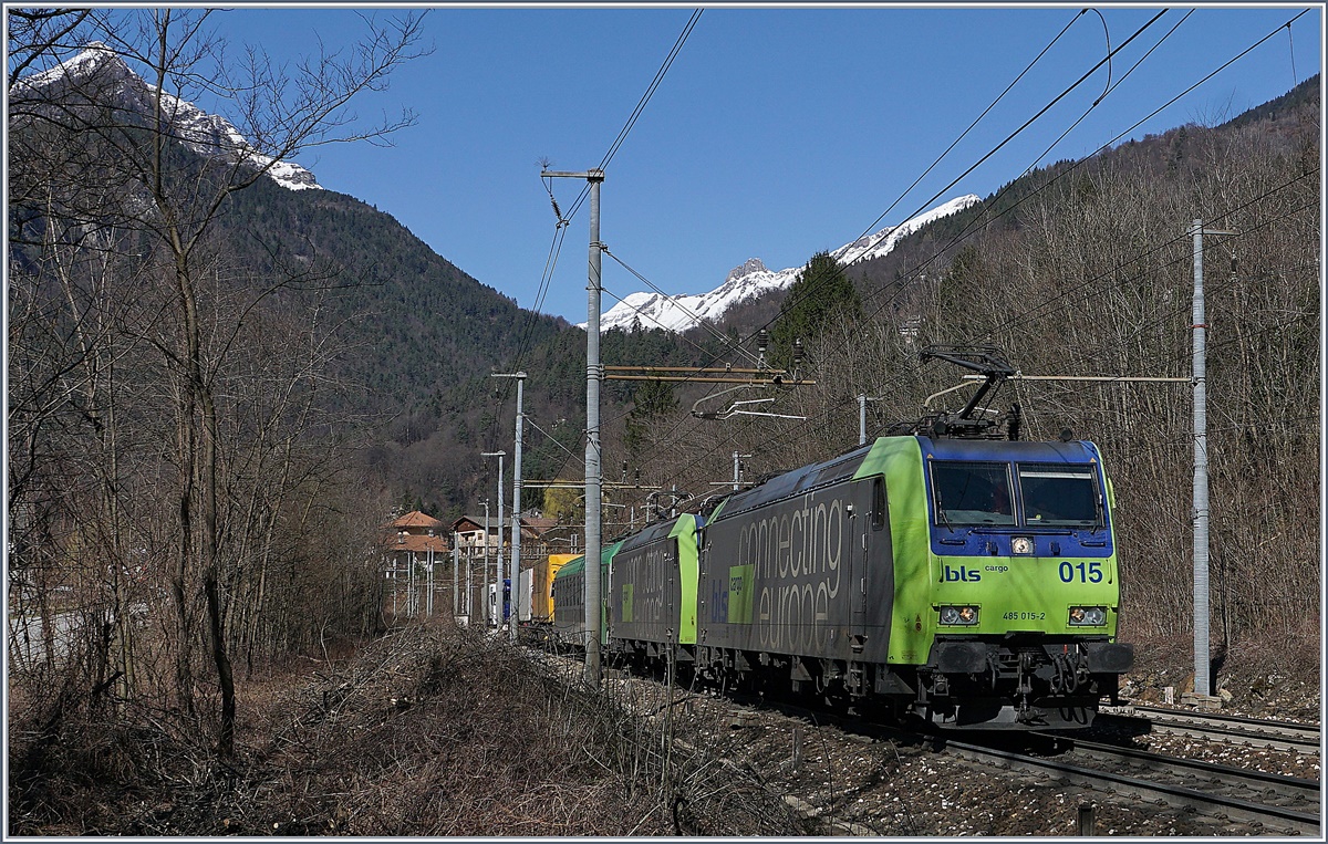 BLS Re 485 015-2 and an other one by Varzo.
11.03.2017