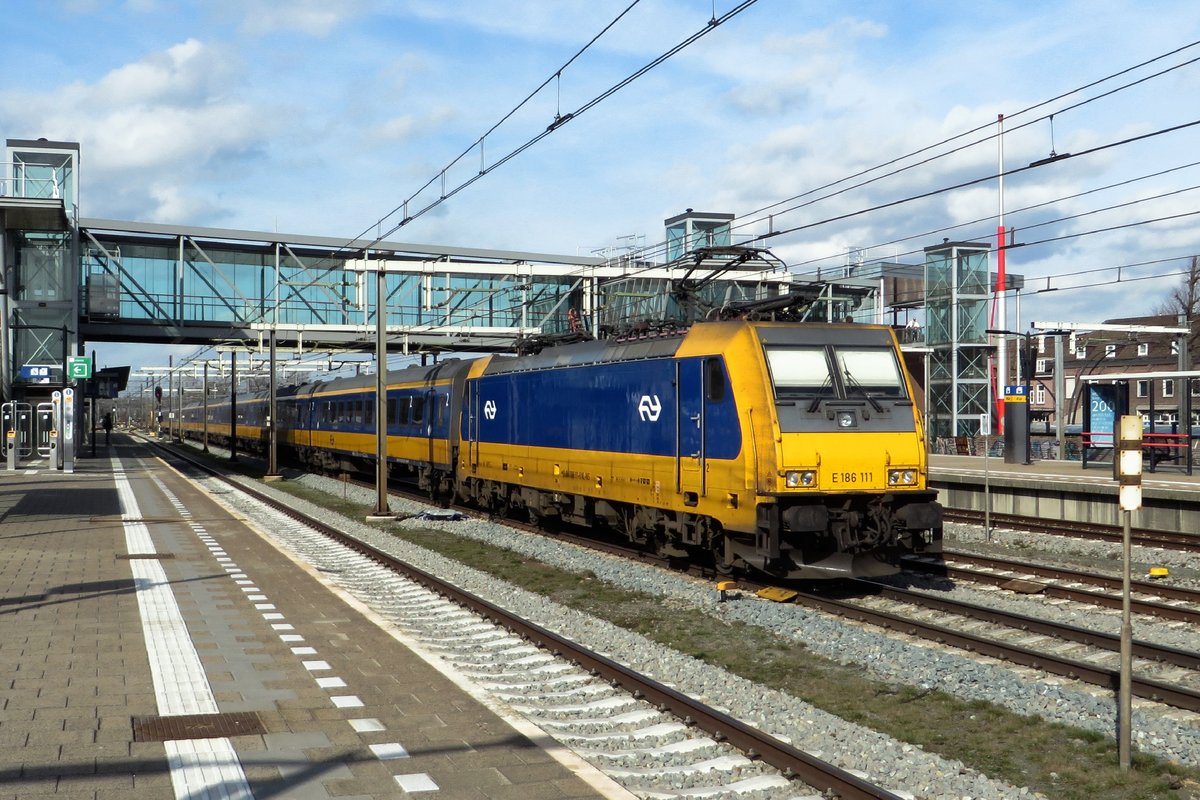 Boxtel sees NS 186 111 banking an IC-Direct service on 23 February 2021.