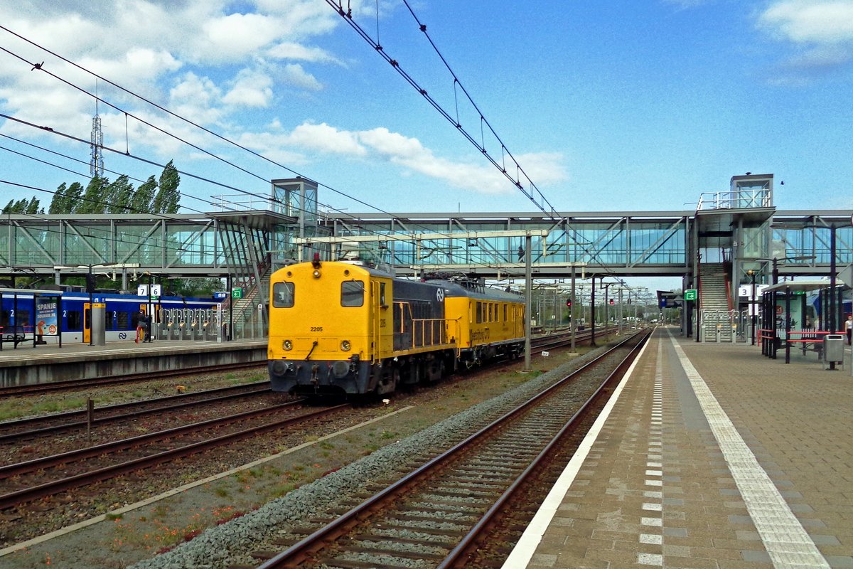 Broad view on Boxtel with ex-NS 2205 hauling a diagnostic coach passing through on 24 April 2019.