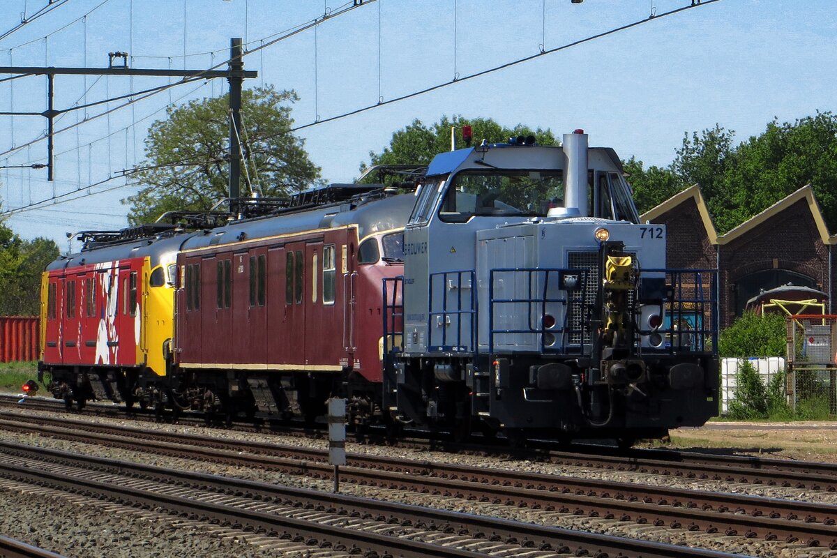 Brouwer 712 shunts at Blerick on 30 May 2021.