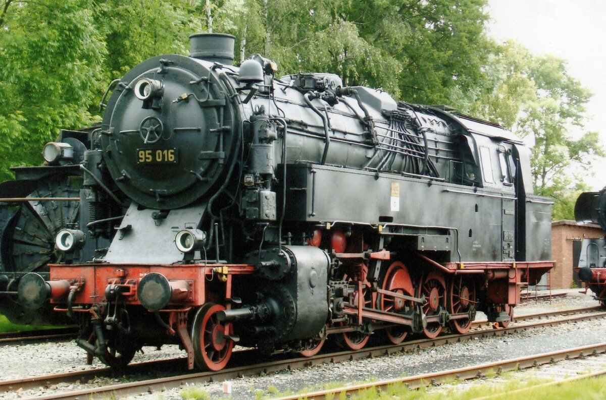 Bulle 95 016 stands at the DDM in Neuenmarkt-Wirsberg on 7 June 2009.