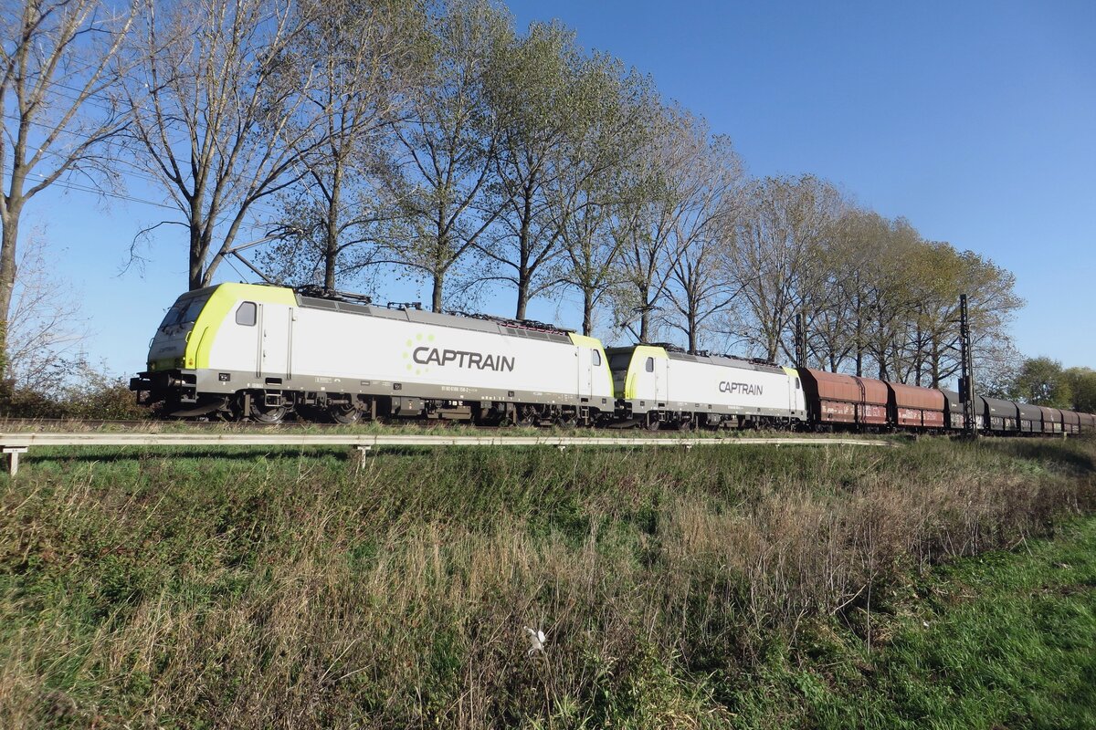 Captrain 186 158 hauls a coal train from Bottrop between Praest and Emmerich on 1 November 2022.