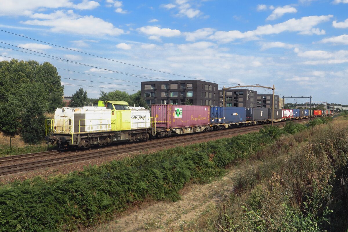 CapTrain 203-104 hauls a container trauin through Tilburg-Reeshof on 15 July 2022.