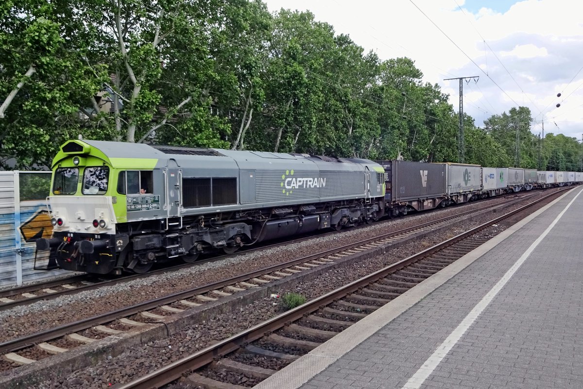 CapTrain 6609 hauls an intermodal service through Köln Süd on 8 June 2019.