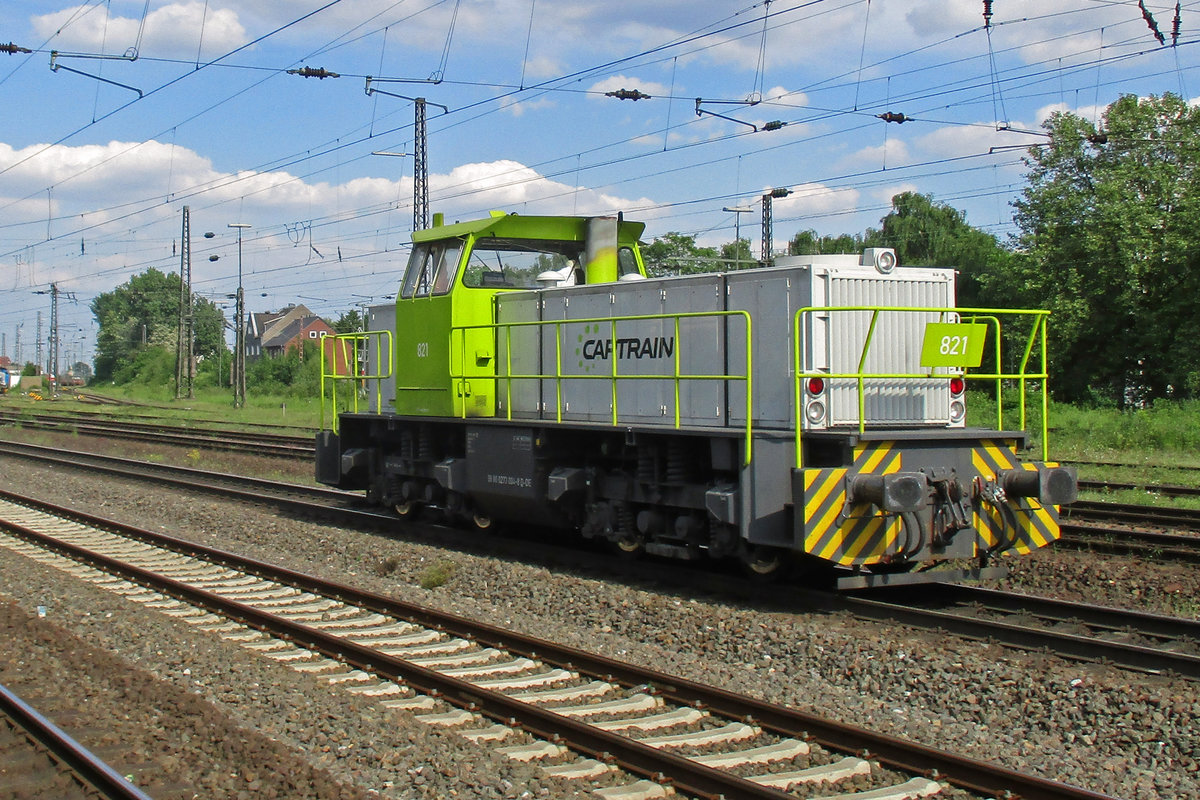Captrain 821 runs light through Oberhausen Osterfeld Süd on 21 May 2017.
