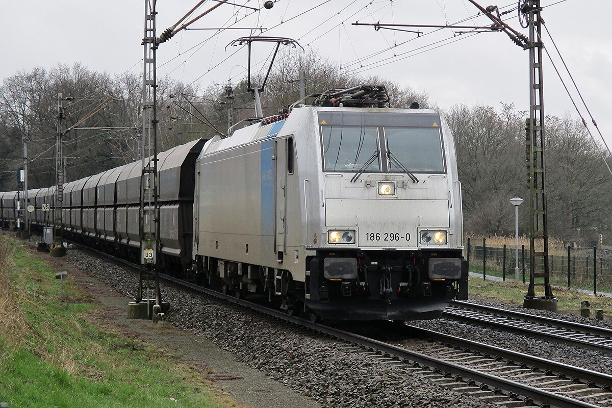 CapTrain Coal train with 186 296 enters Venlo on a grey 18 March 2017.