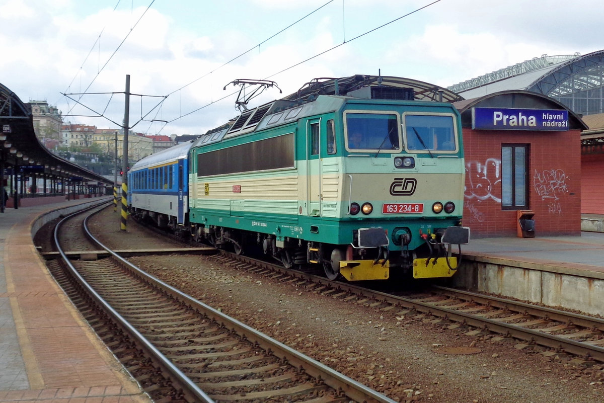 Carrying a one-off test colour scheme, 163 234 readies herself for departure at Praha hl.n. on 6 April 2017.