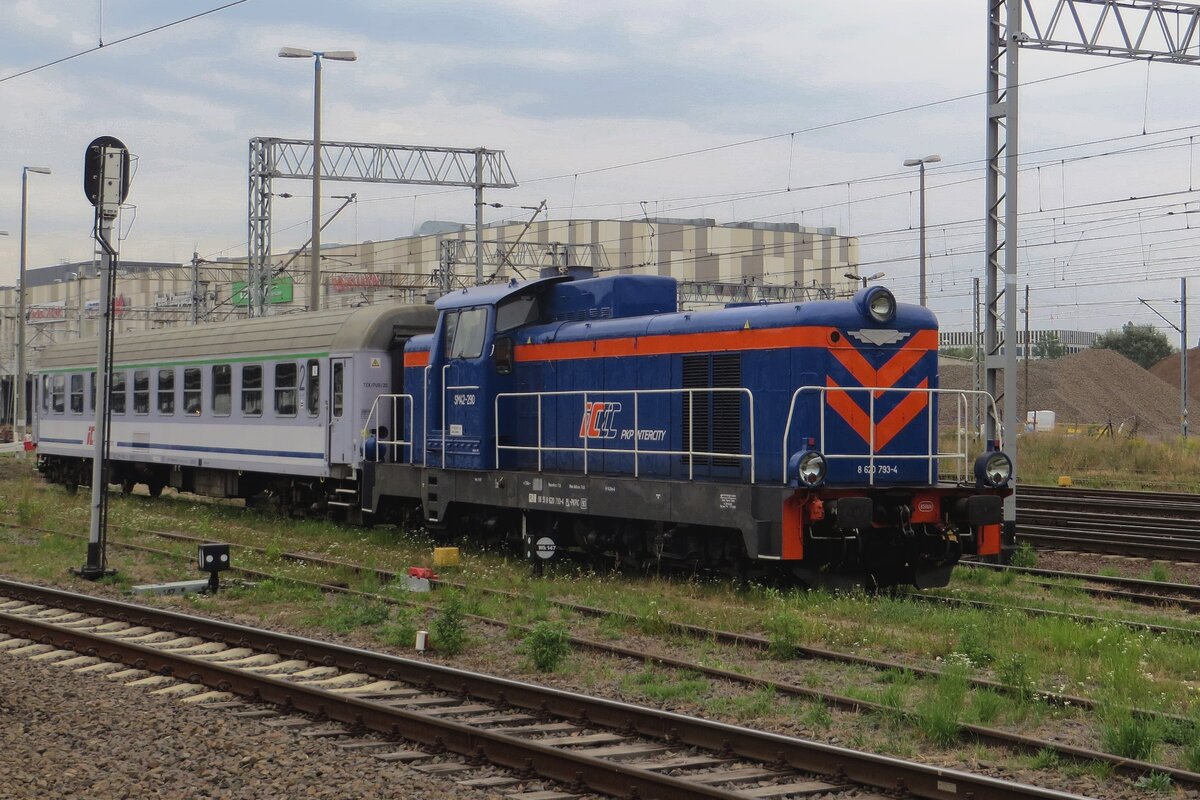 Catching the rain at Poznan GLowny on 22 August 2021 is SM42-290, having a wet break from shunting duties.