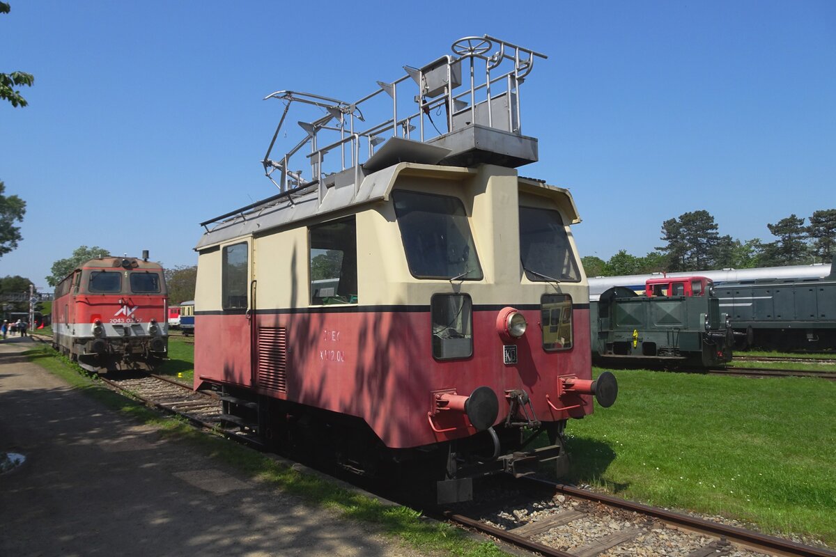 Catenary inspecting vehicle X 512-08 has found an asylum in the Heizhaus Strasshof, where she is seen on 21 May 2023.