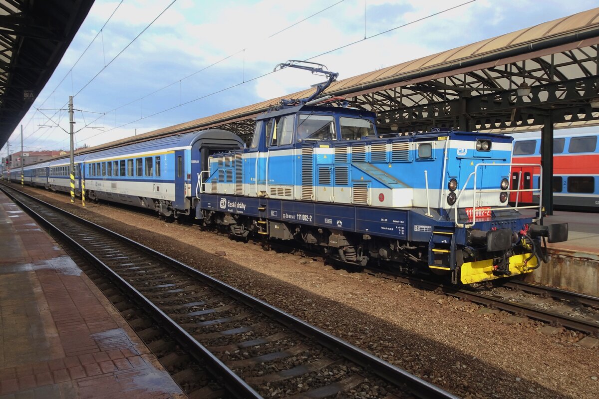 CD 111 002 shunts at Praha hl.n. on 12 June 2022.