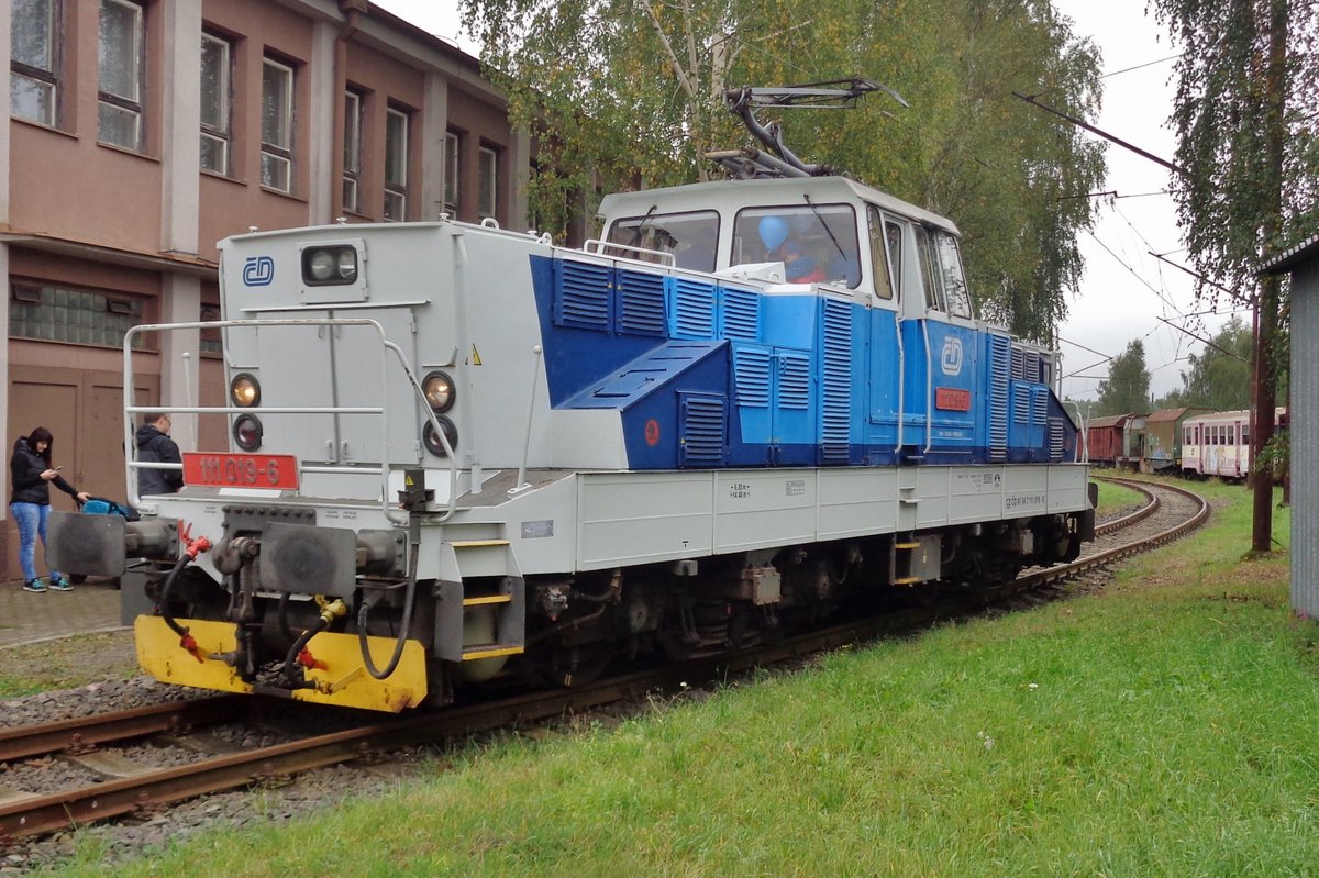 CD 111 019 offered cab rides in the works at Ceska Trebova on 24 September 2017.