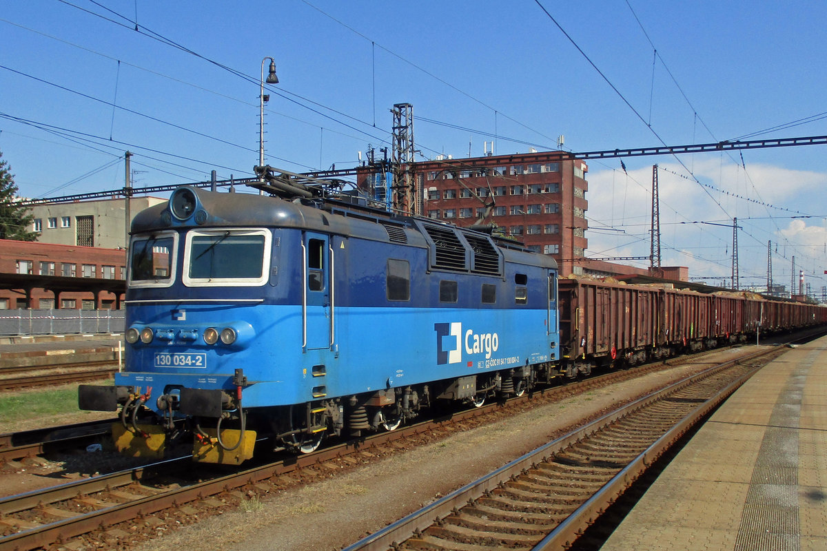 CD 130 034 runs slowly through Pardubice on 15 September 2018.