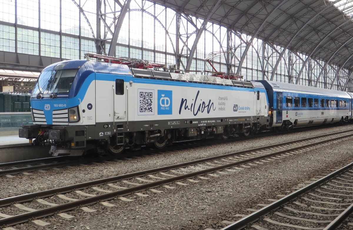 CD 193 683 calls at Praha hl.n. on 12 June 2022 with an InterJet train. The InterJet are abviously derived from the Siemsns RailJet design.