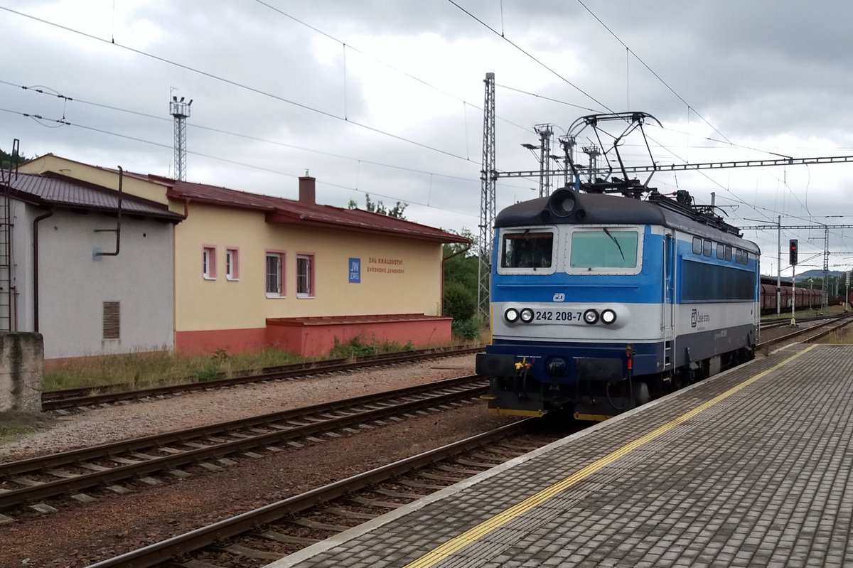 CD 242 208 runs round at Klatovy on 23 September 2018.