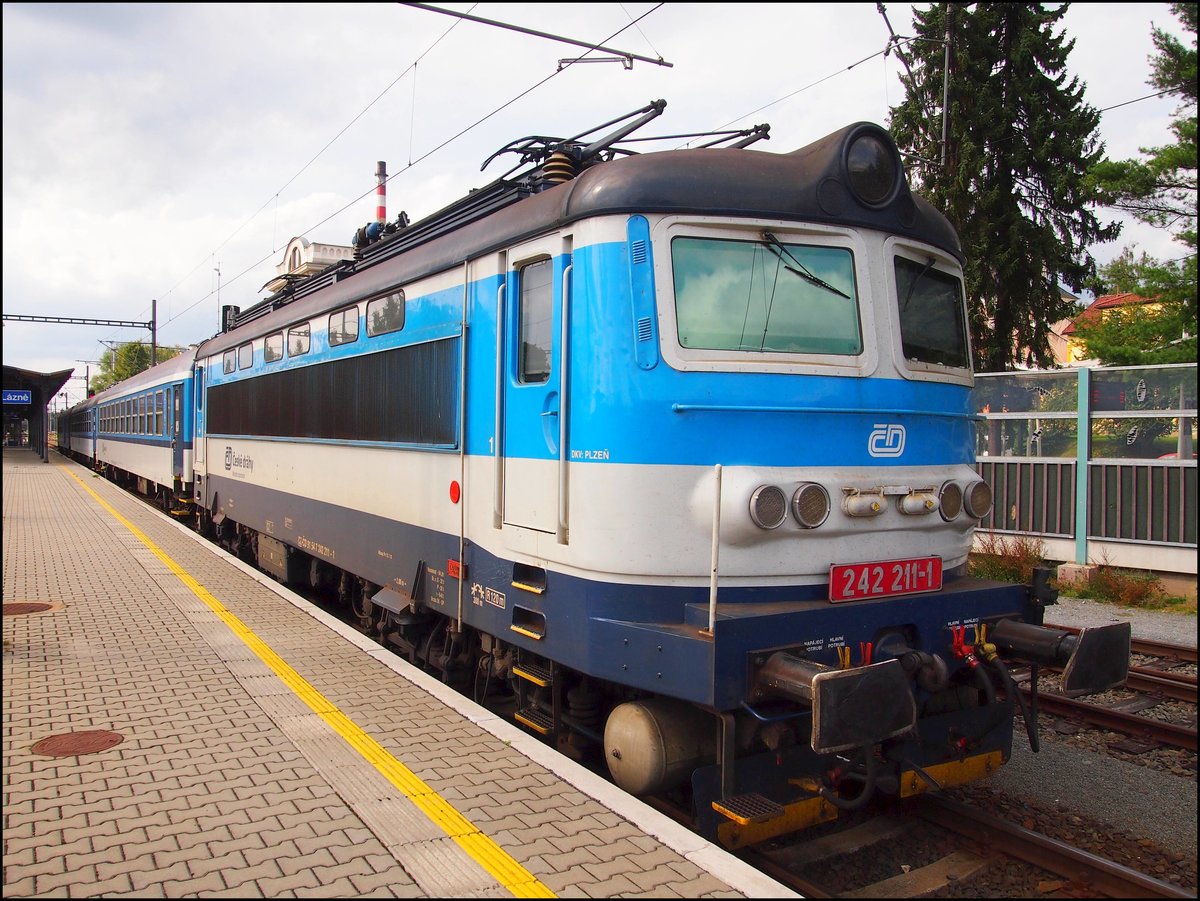 CD 242 211-1 at Railway station Mariánské Lázně on 25.8.2017.